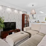 Front Line Townhouse Сasa de vacaciones