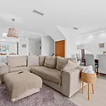 Front Line Townhouse Сasa de vacaciones *