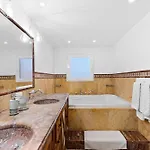 Front Line Townhouse Сasa de vacaciones