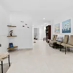 Front Line Townhouse Сasa de vacaciones *
