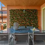 Front Line Townhouse Сasa de vacaciones *