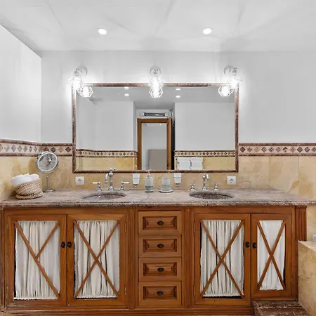Feriehus Front Line Townhouse Estepona