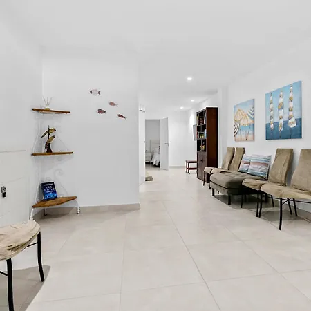 Front Line Townhouse Feriehus *